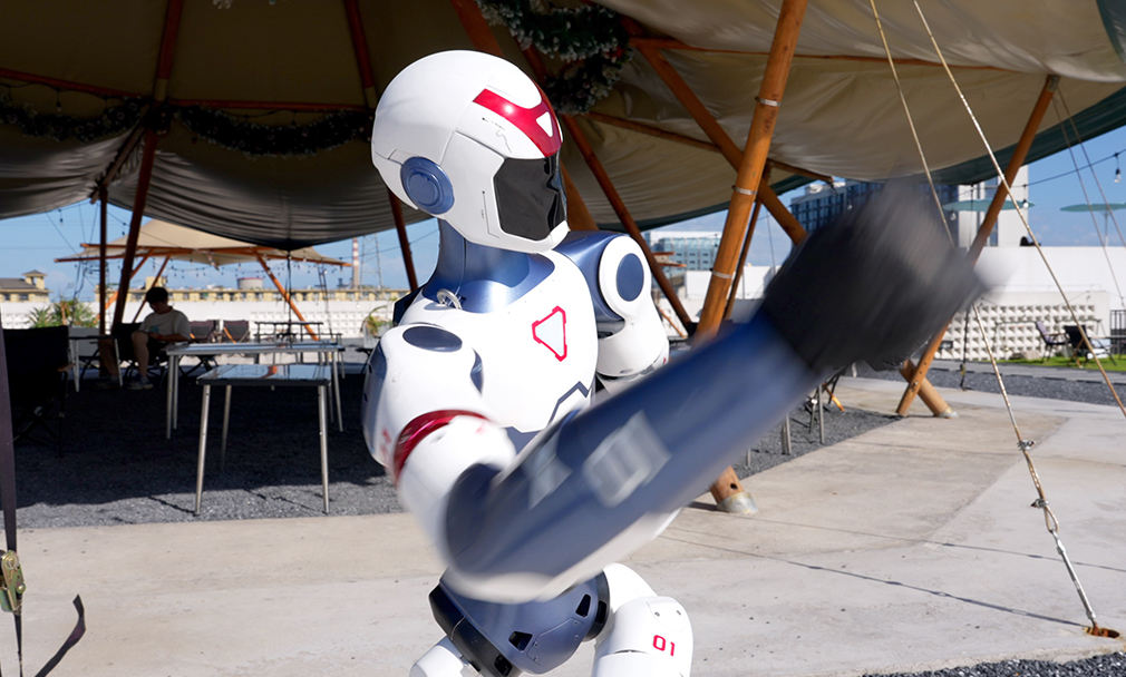 UniTree R1 Humanoid Robot 1.2M Tall!